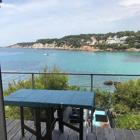 Les Pieds Dans L'eau * Sanary-sur-Mer