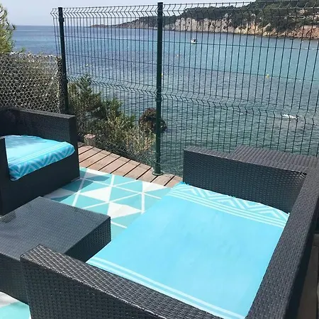 Holiday home Les Pieds Dans L'eau *